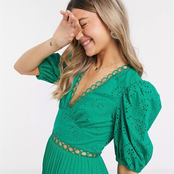 ASOS DESIGN broderie pleated midi tea dress with puff sleeve in emerald green - Picture 3 of 4